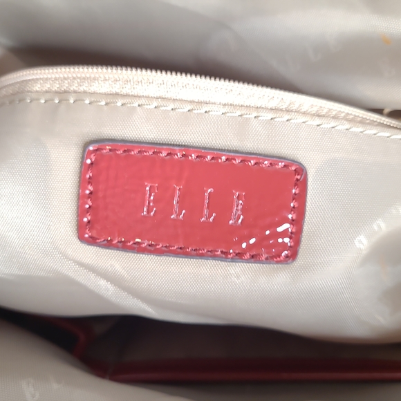 Elegant Red Crimson Elle Handbag wurh Incorporated oversized Bow - Picture 5 of 10